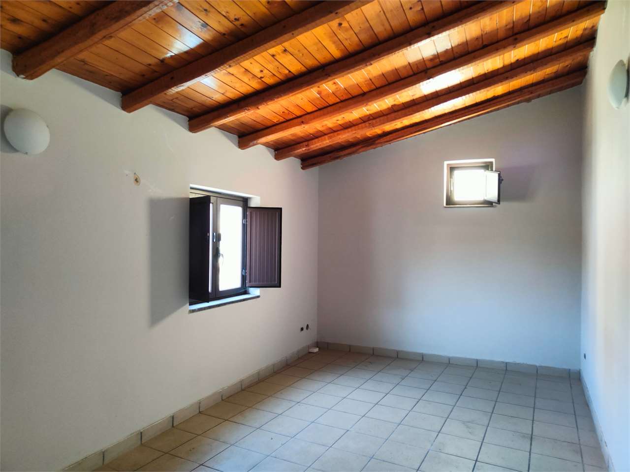 Negozio in affitto a Nicolosi (CT)