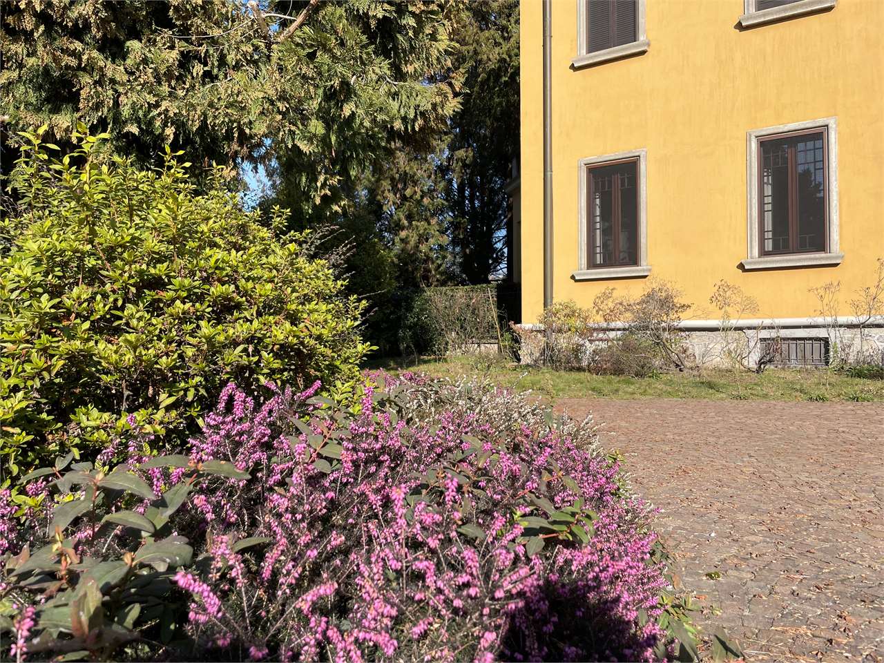 Villa in Vendita a Varese