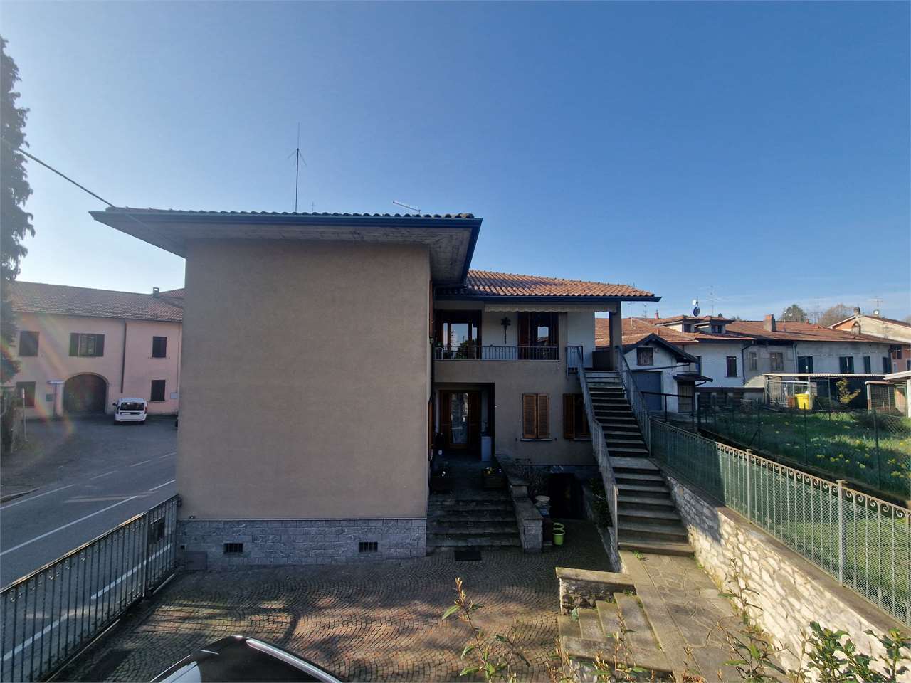 Villetta in vendita a Travedona-monate (VA)