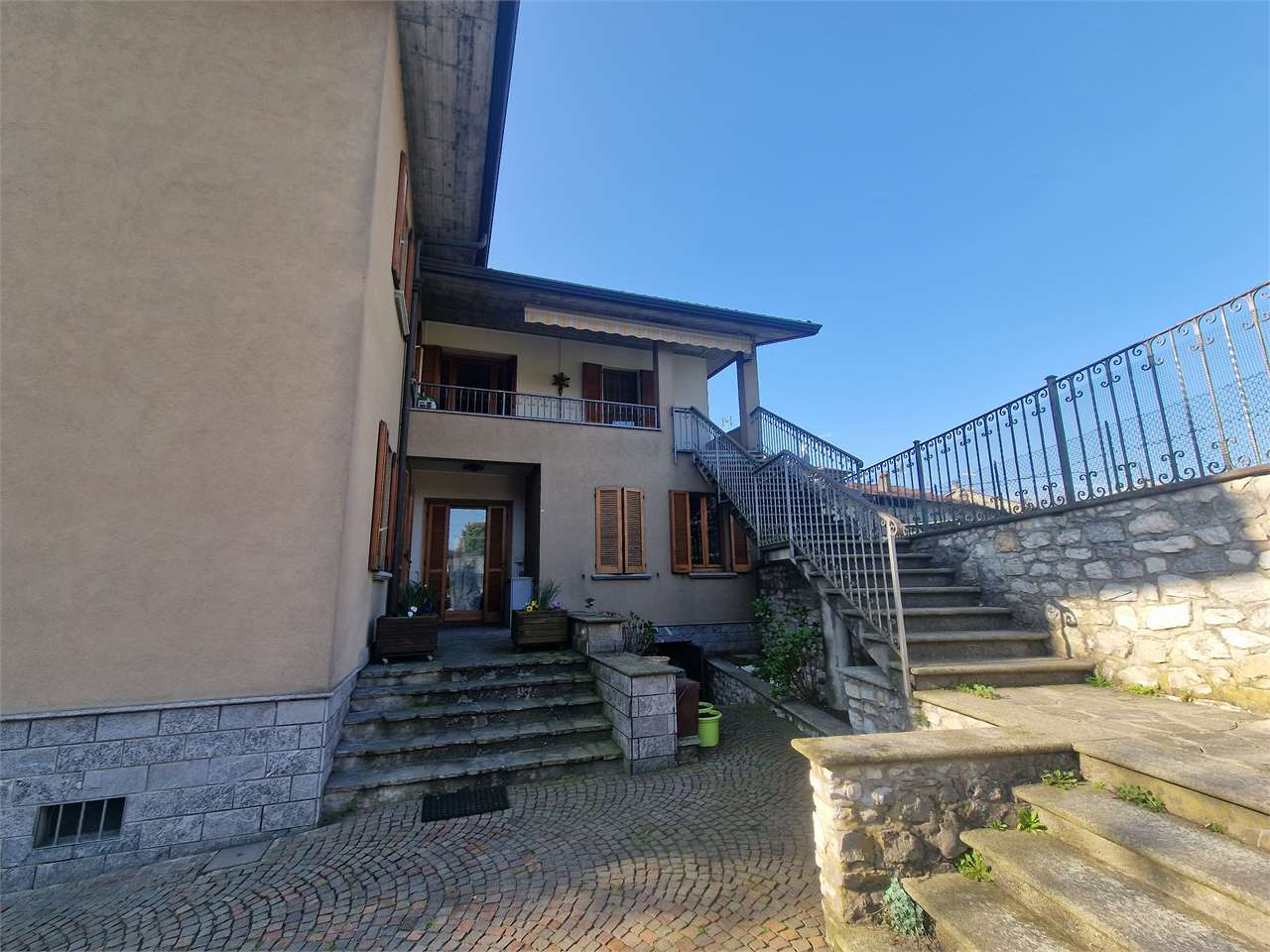 Villetta in vendita a Travedona-monate (VA)