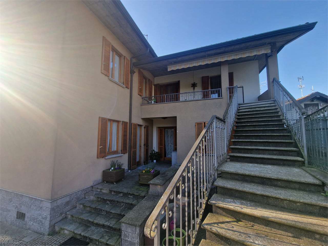 Villetta in vendita a Travedona-monate (VA)