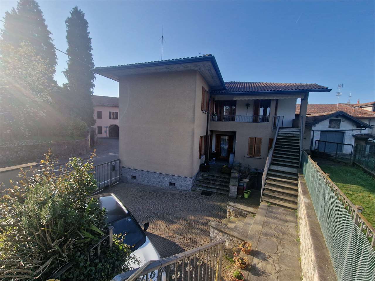 Villetta in vendita a Travedona-monate (VA)