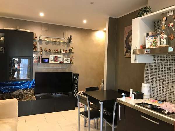 Appartamento ristrutturato con balcone e cantina - foto 3