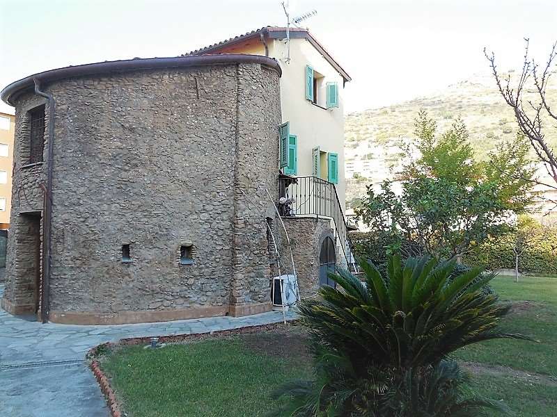 Villa a Ventimiglia — Rif. A-541 - foto 1