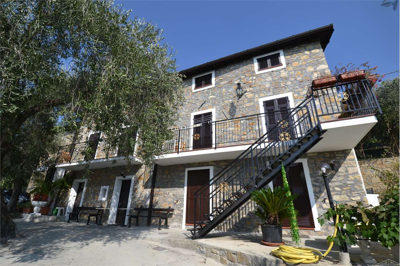 SASSO - a 7 km dal mare - foto 1