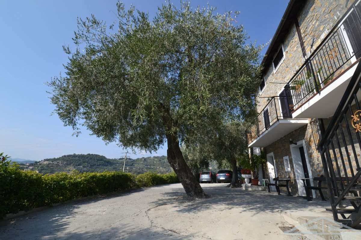 SASSO - a 7 km dal mare - foto 2