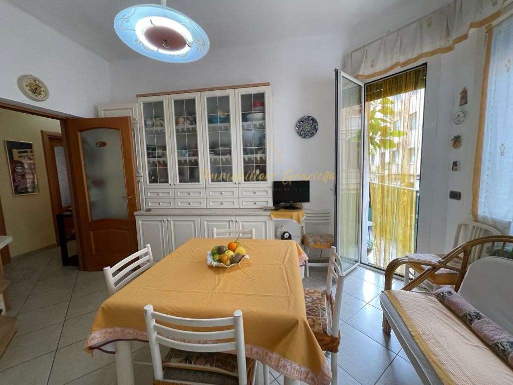 Trilocale con balcone nel centro di Ventimiglia - foto 3