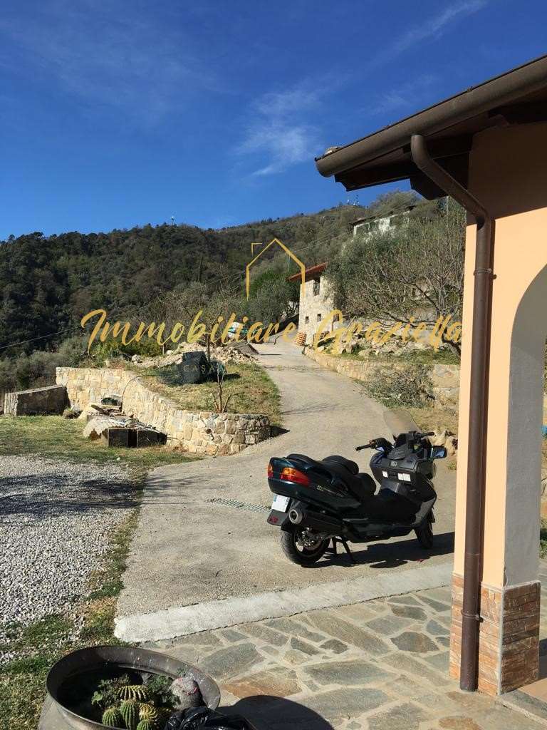 Casa indipendente a Dolceacqua — Rif. 562 - foto 1