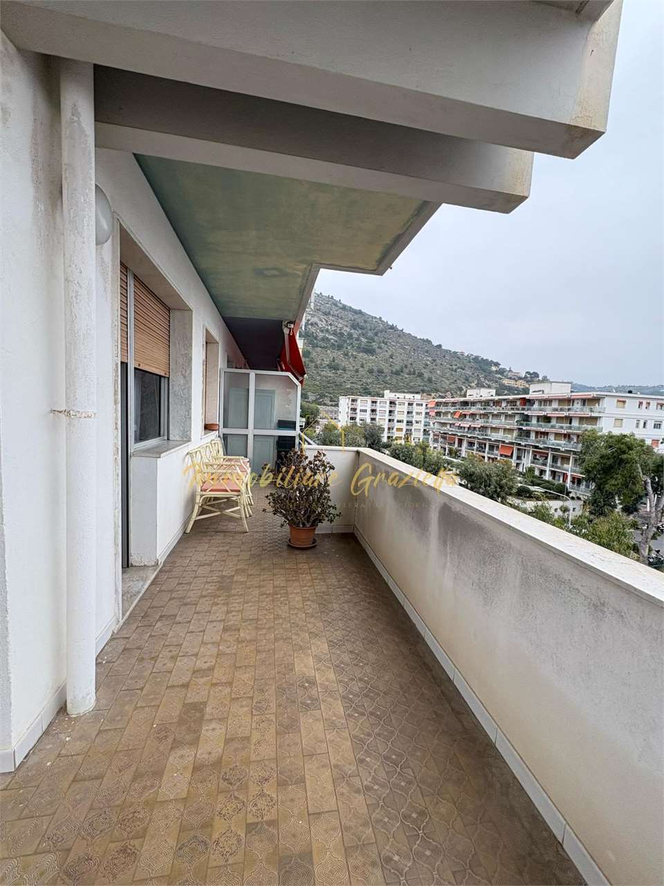 Trilocale con ampio balcone vicino al mare - Foto 8