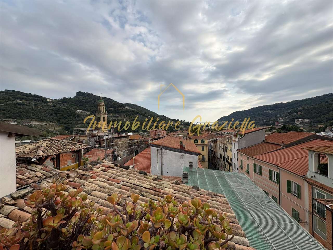 Bilocale con terrazza panoramica nel centro storico - foto 3