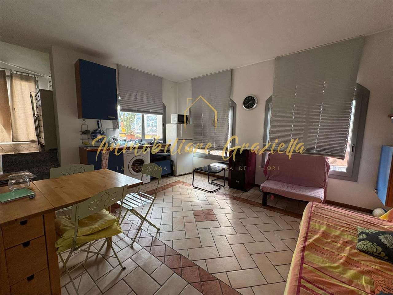 Bilocale con terrazza panoramica nel centro storico - Foto 9