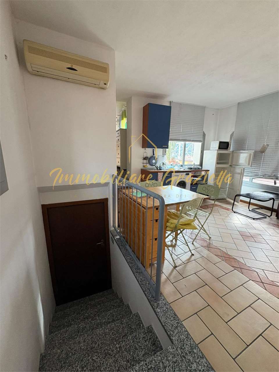 Bilocale con terrazza panoramica nel centro storico - Foto 8