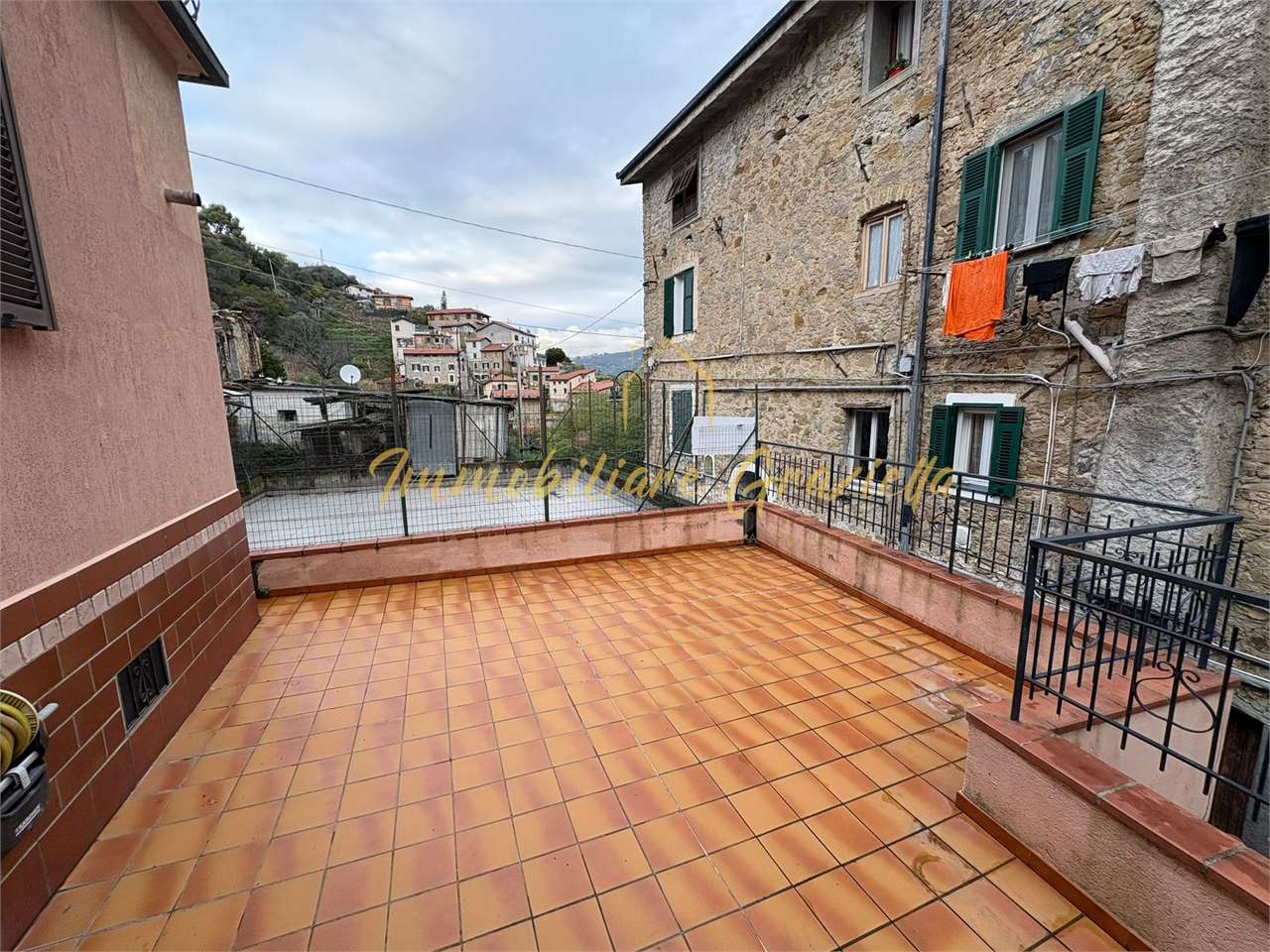 Casa indipendente con terrazzi, garage e cantina - foto 3