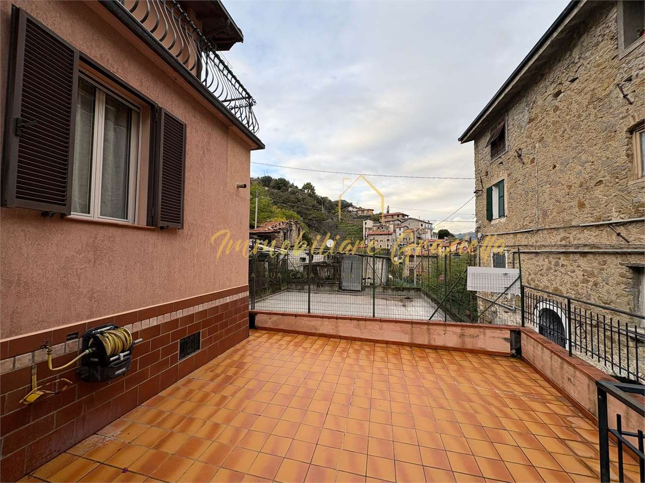 Casa indipendente con terrazzi, garage e cantina - foto 4
