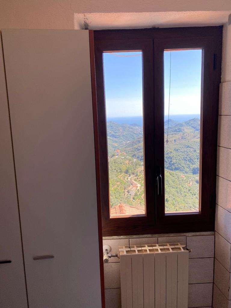 Porzione di casa ristrutturata con terrazzi e giardino - foto 4