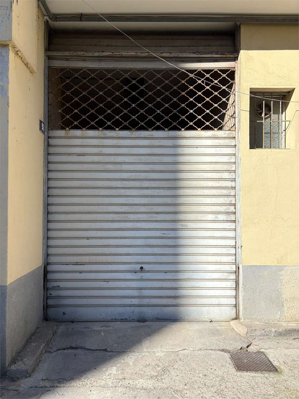 Magazzino con accesso carrabile in centro - foto 4