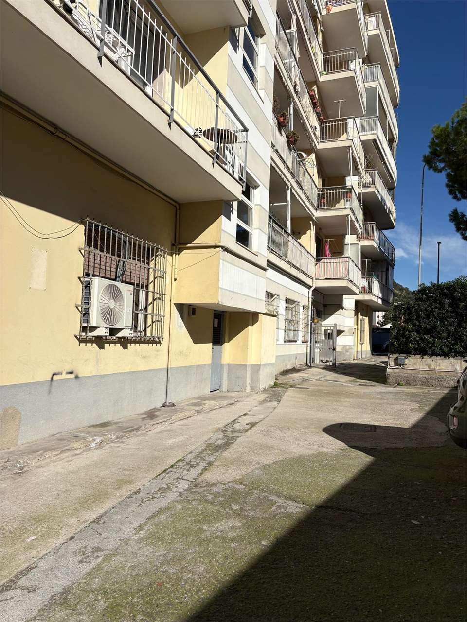 Magazzino con accesso carrabile in centro - foto 5