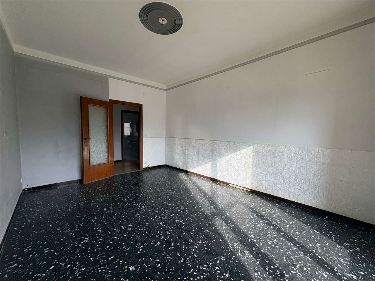 Appartamento con due camere e due balconi in centro - foto 1