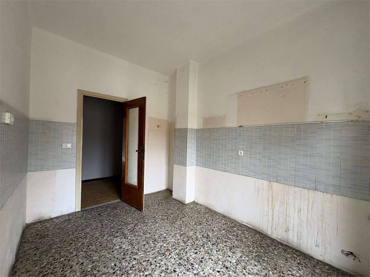 Appartamento con due camere e due balconi in centro - Foto 11