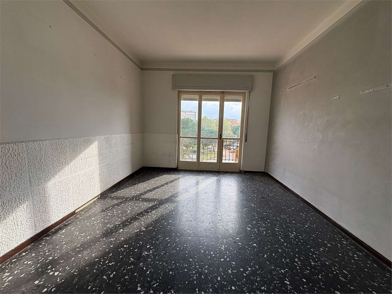 Appartamento con due camere e due balconi in centro - foto 2