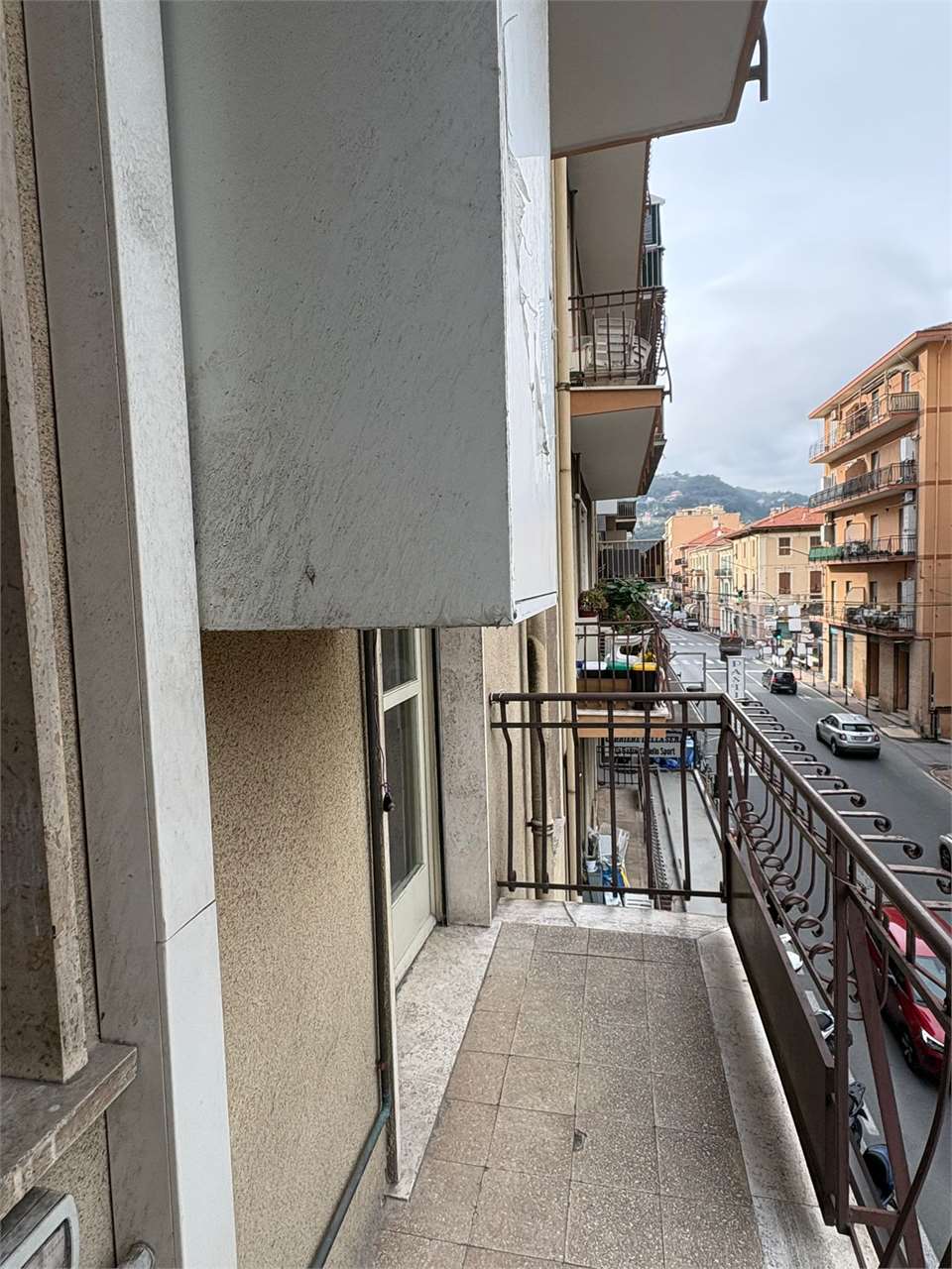 Appartamento con due camere e due balconi in centro - Foto 17