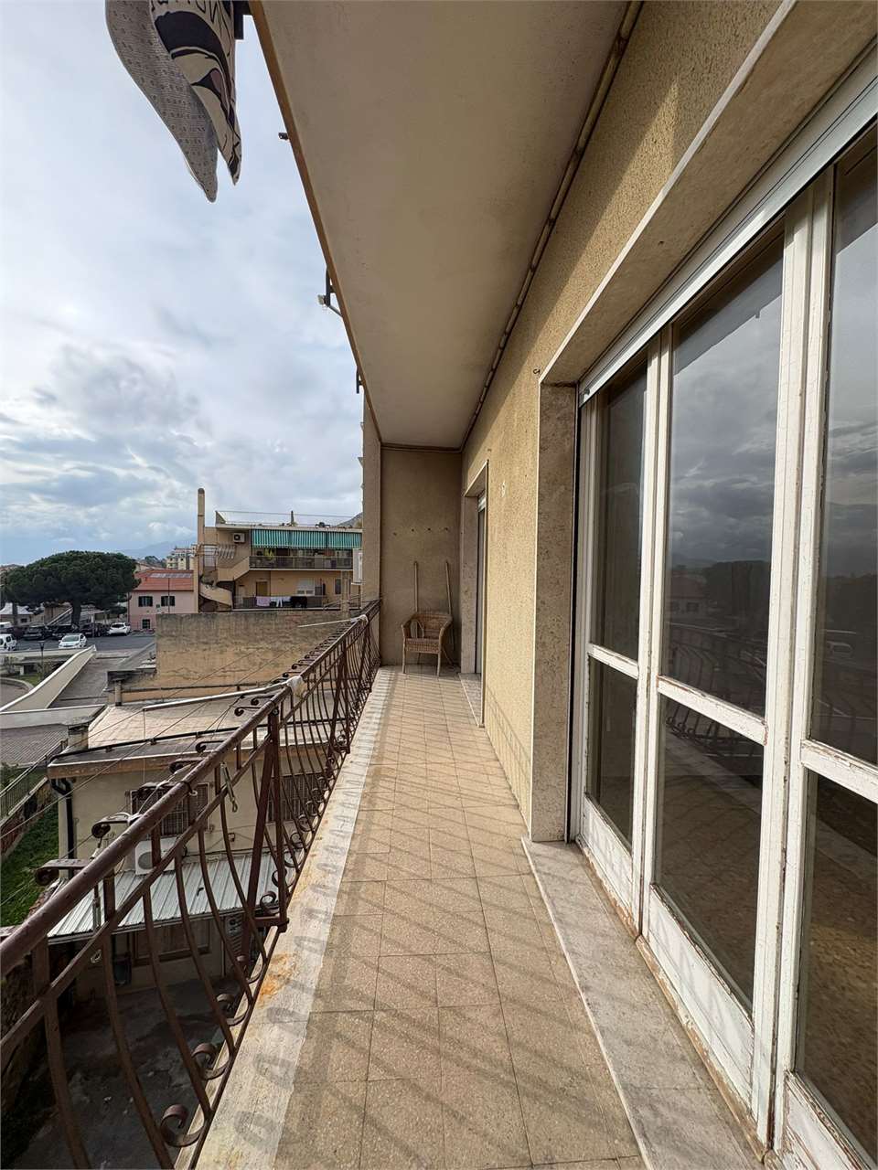 Appartamento con due camere e due balconi in centro - Foto 16