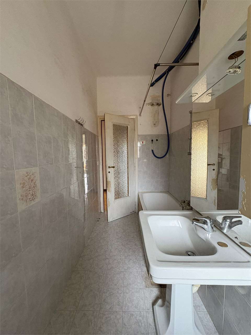 Appartamento con due camere e due balconi in centro - Foto 13