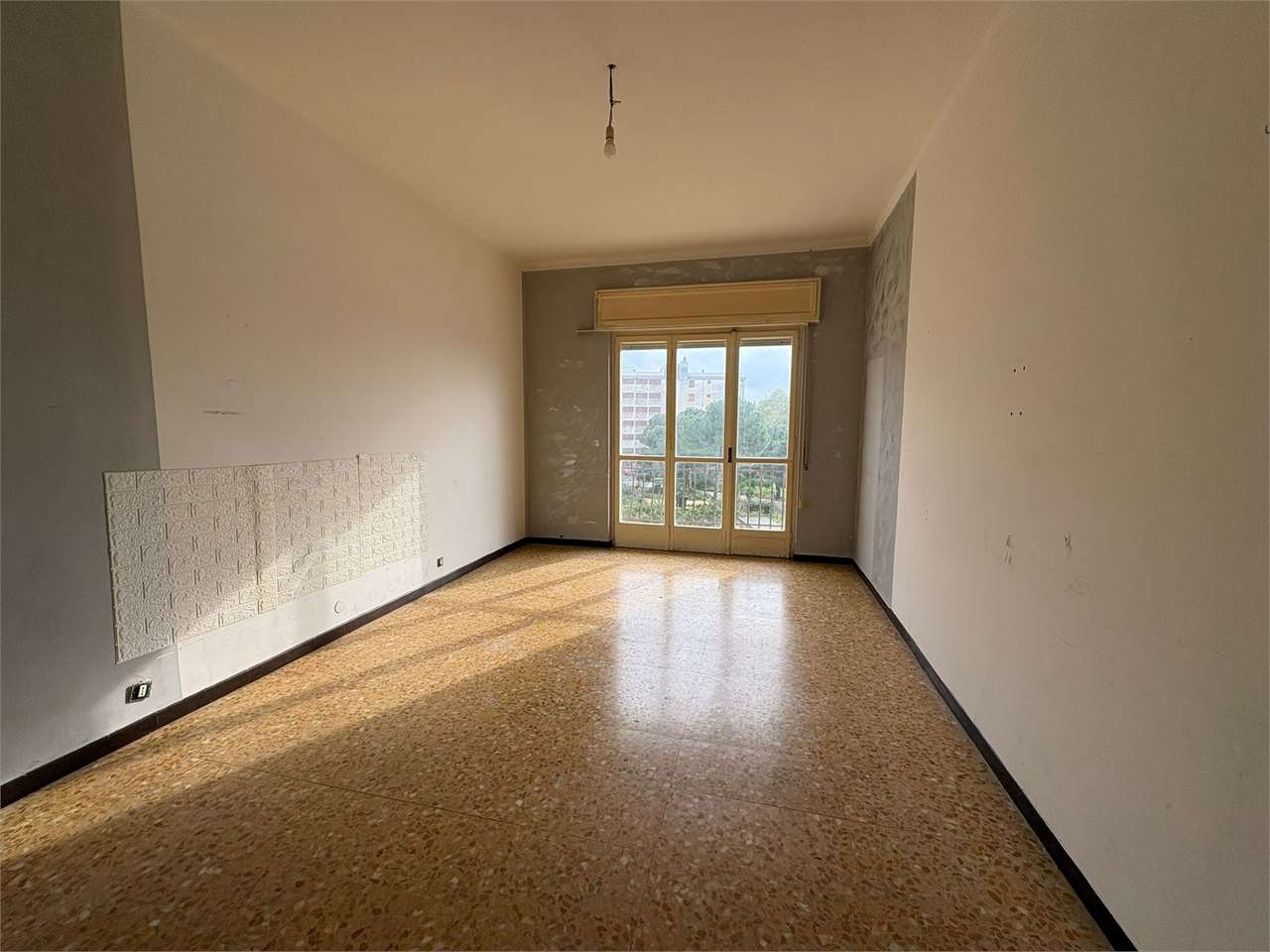 Appartamento con due camere e due balconi in centro - Foto 8