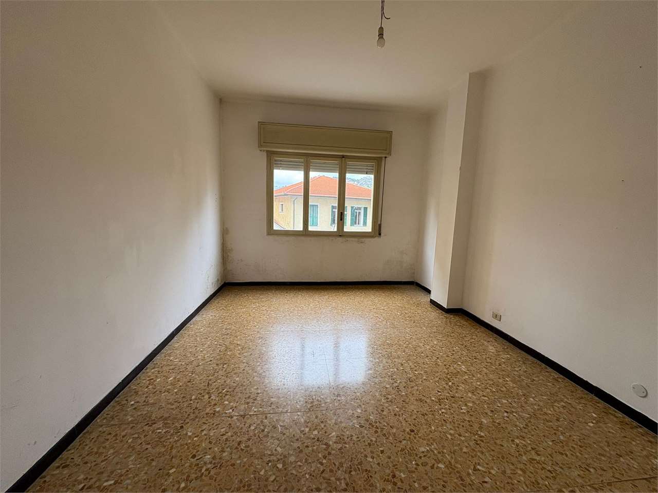 Appartamento con due camere e due balconi in centro - Foto 6