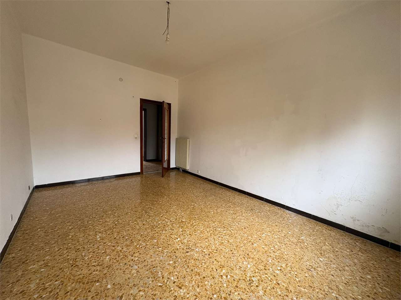 Appartamento con due camere e due balconi in centro - Foto 7
