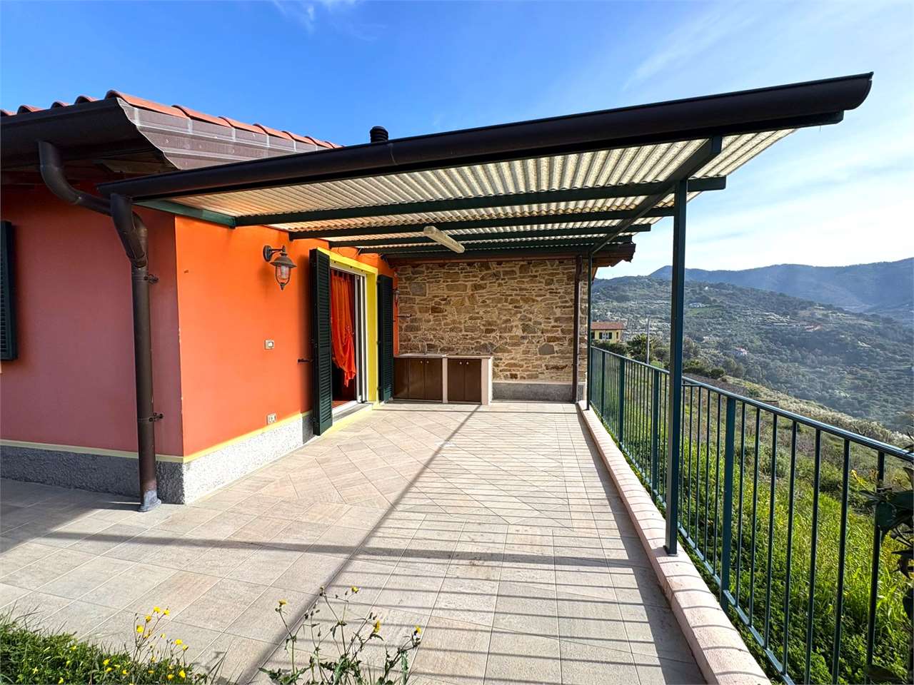 Villetta con giardino, terrazza e vista mare - Foto 16