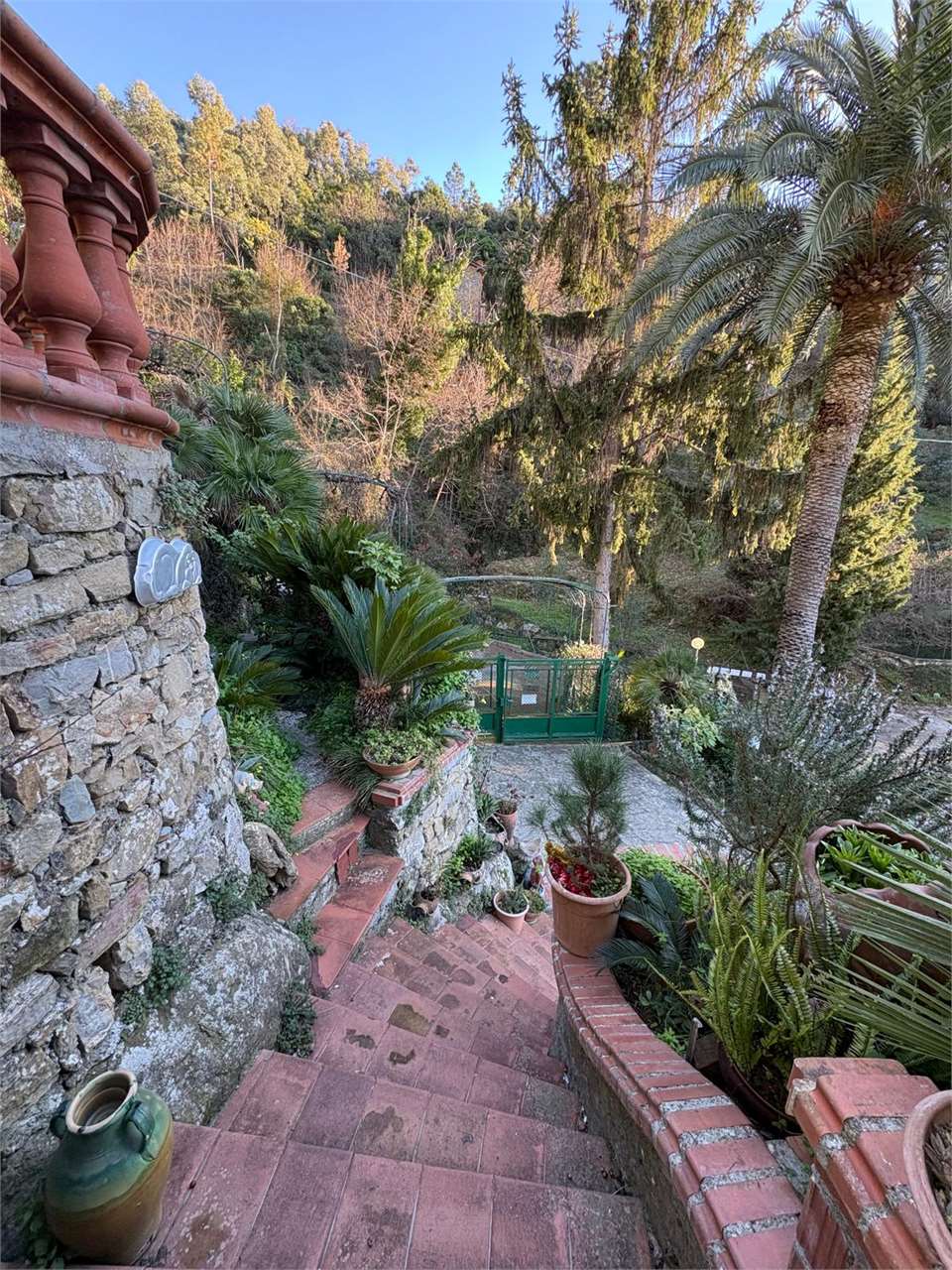 Villa con due alloggi e terreno a Sasso - foto 5