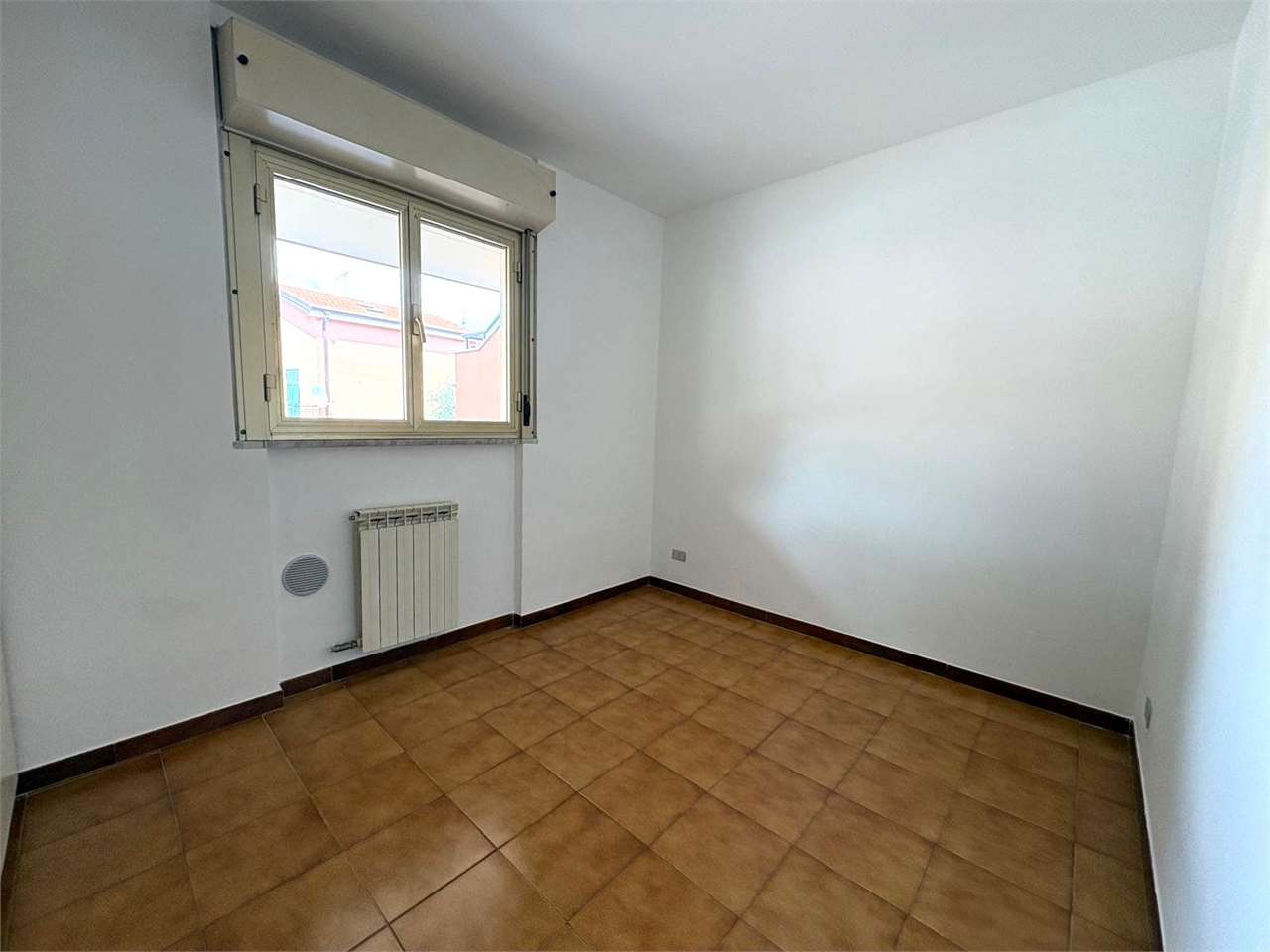 Bilocale con balcone, cantina e garage - Foto 13