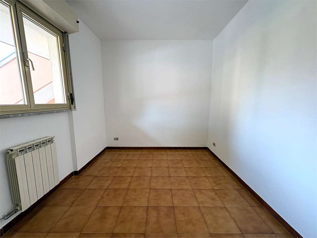 Bilocale con balcone, cantina e garage - Foto 14