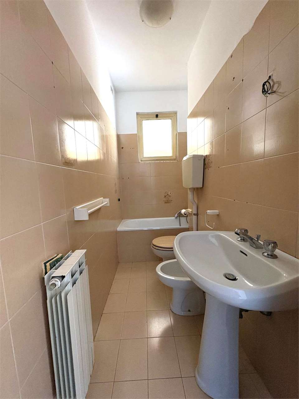 Bilocale con balcone, cantina e garage - Foto 10