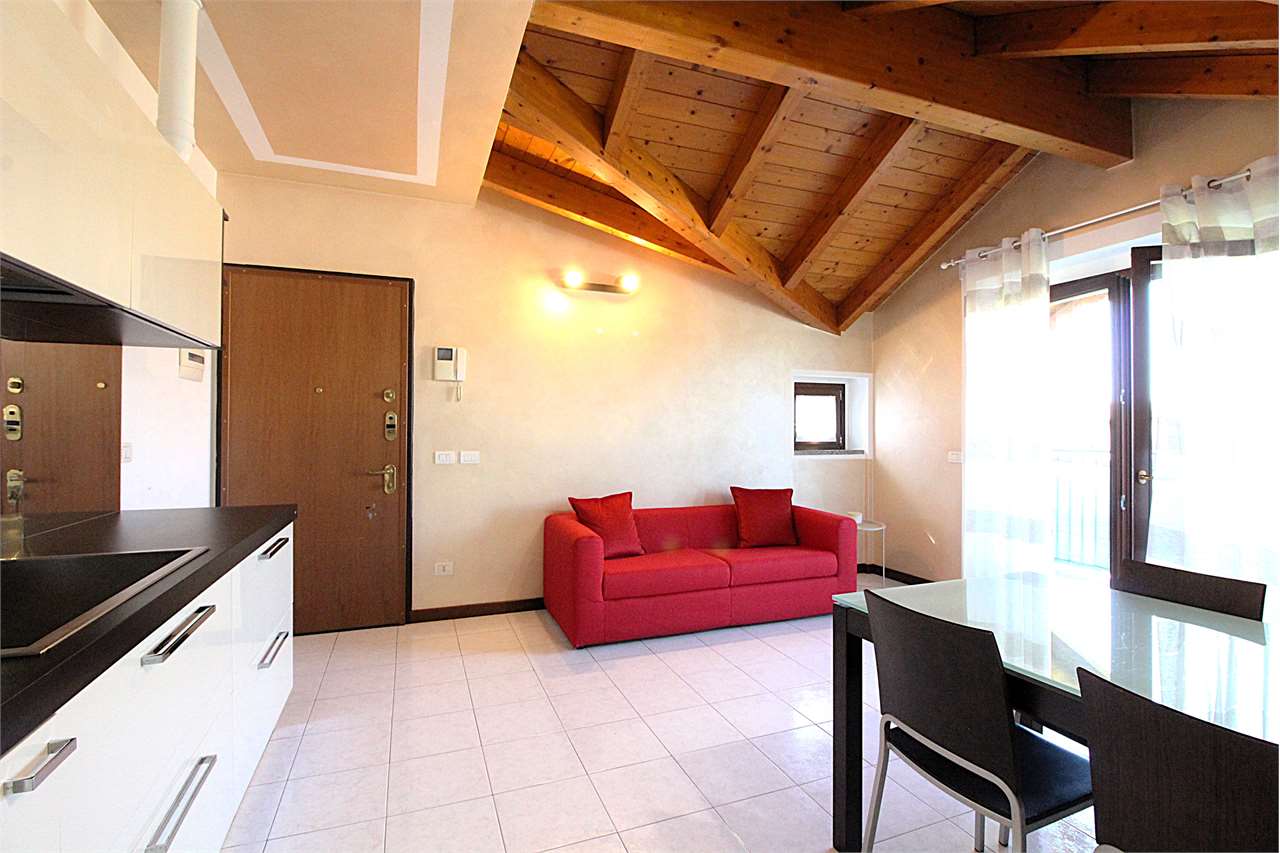 AFFITTO 2 Locali, Busnago, 600 Euro