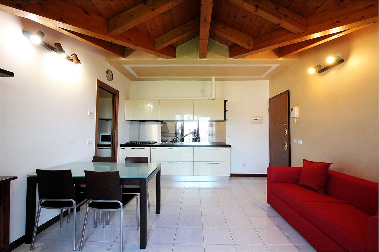 AFFITTO 2 Locali, Busnago, 600 Euro