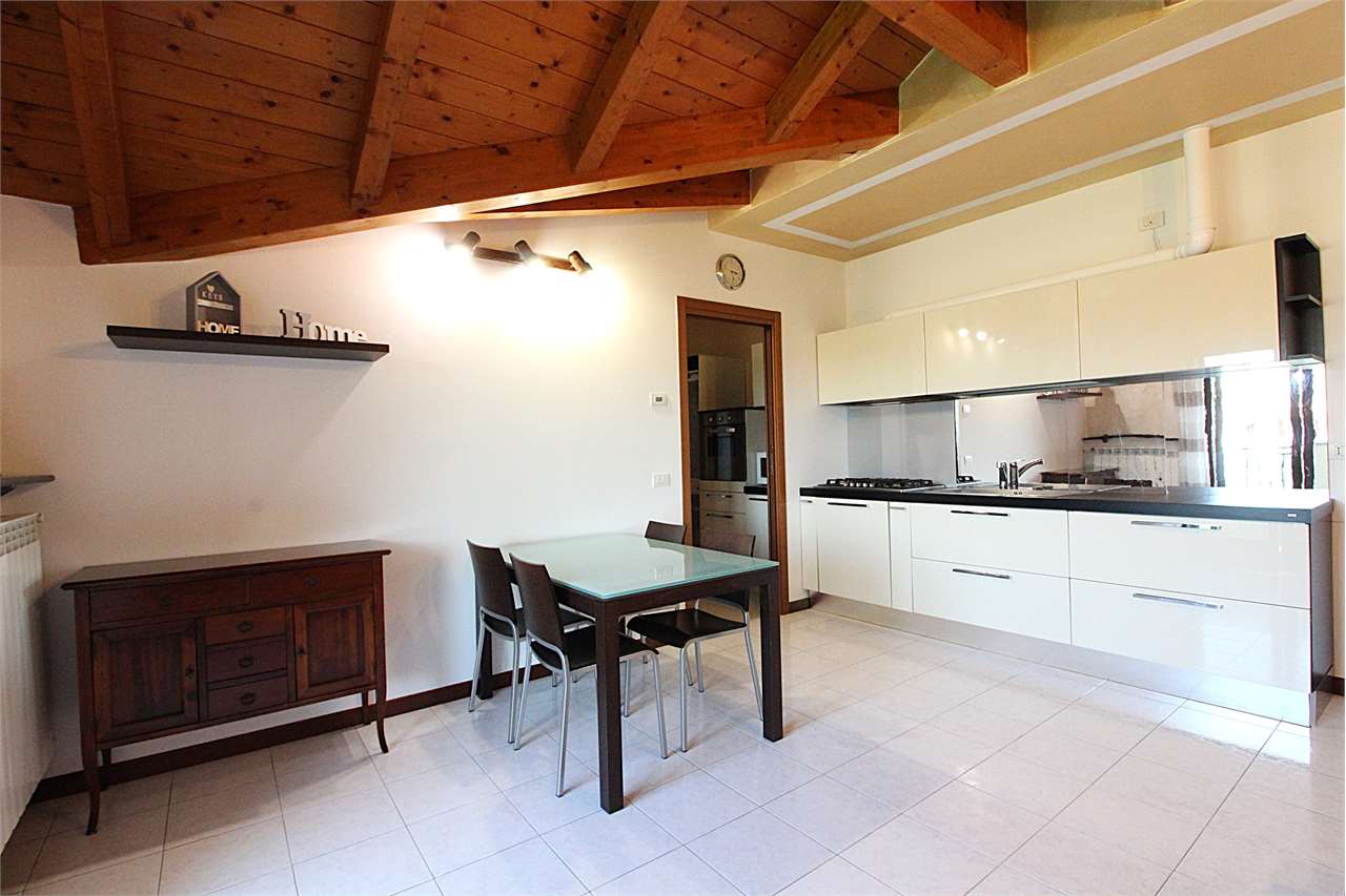 AFFITTO 2 Locali, Busnago, 600 Euro
