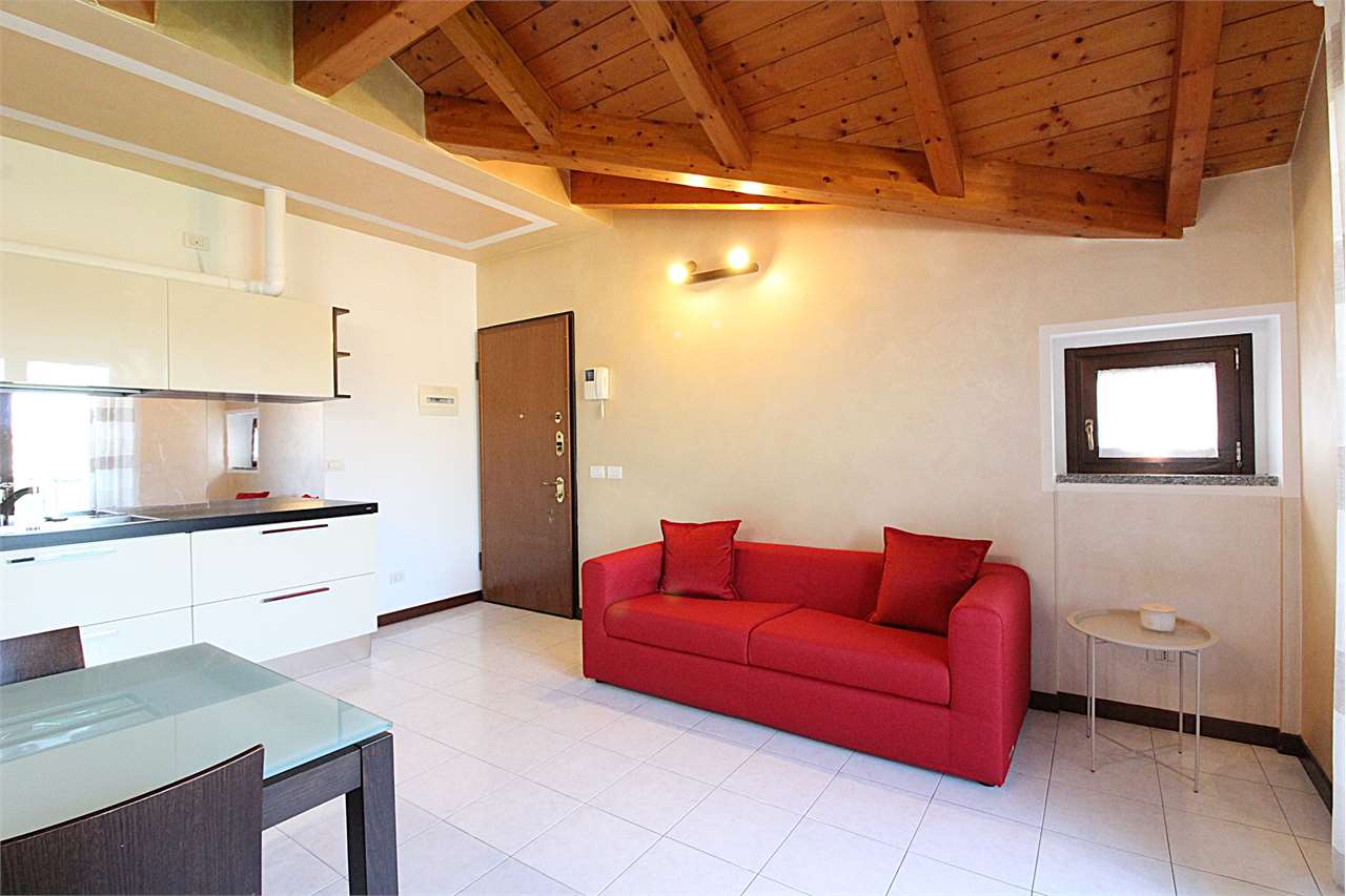 AFFITTO 2 Locali, Busnago, 600 Euro