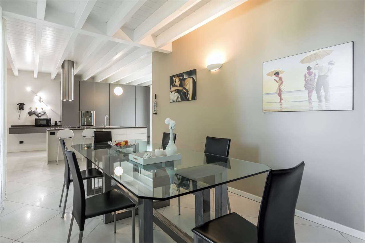 VENDITA 4 Locali, Trezzano Rosa, 365.000 Euro