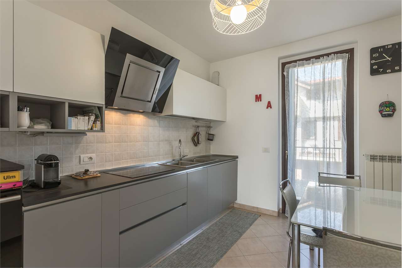 VENDITA 3 Locali, Busnago, 168.000 Euro