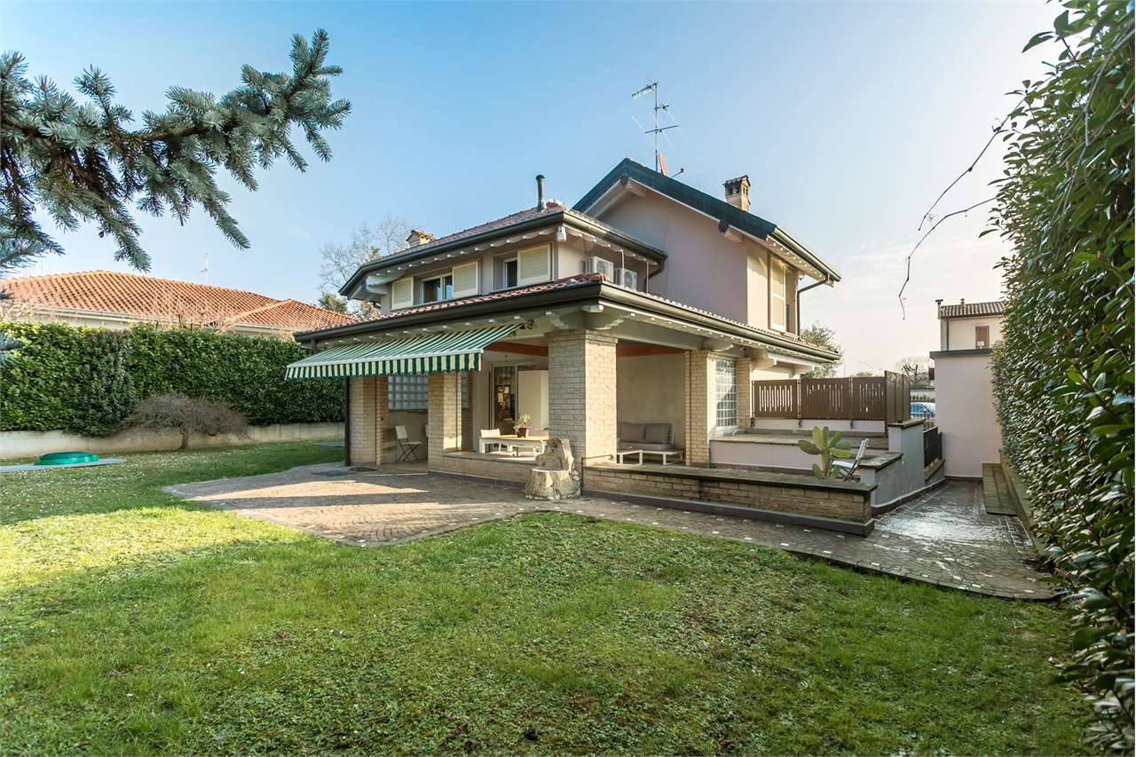 VENDITA Villa, Busnago, 450.000 Euro