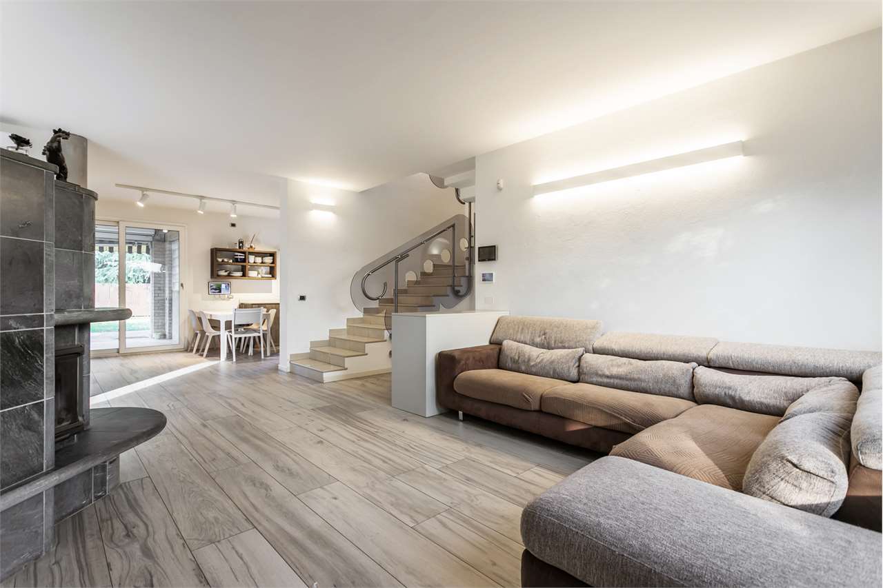 VENDITA Villa, Busnago, 450.000 Euro