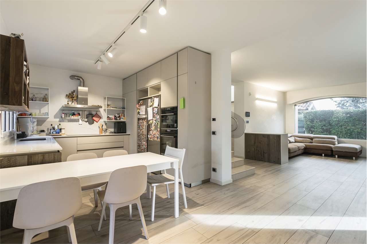 VENDITA Villa, Busnago, 450.000 Euro