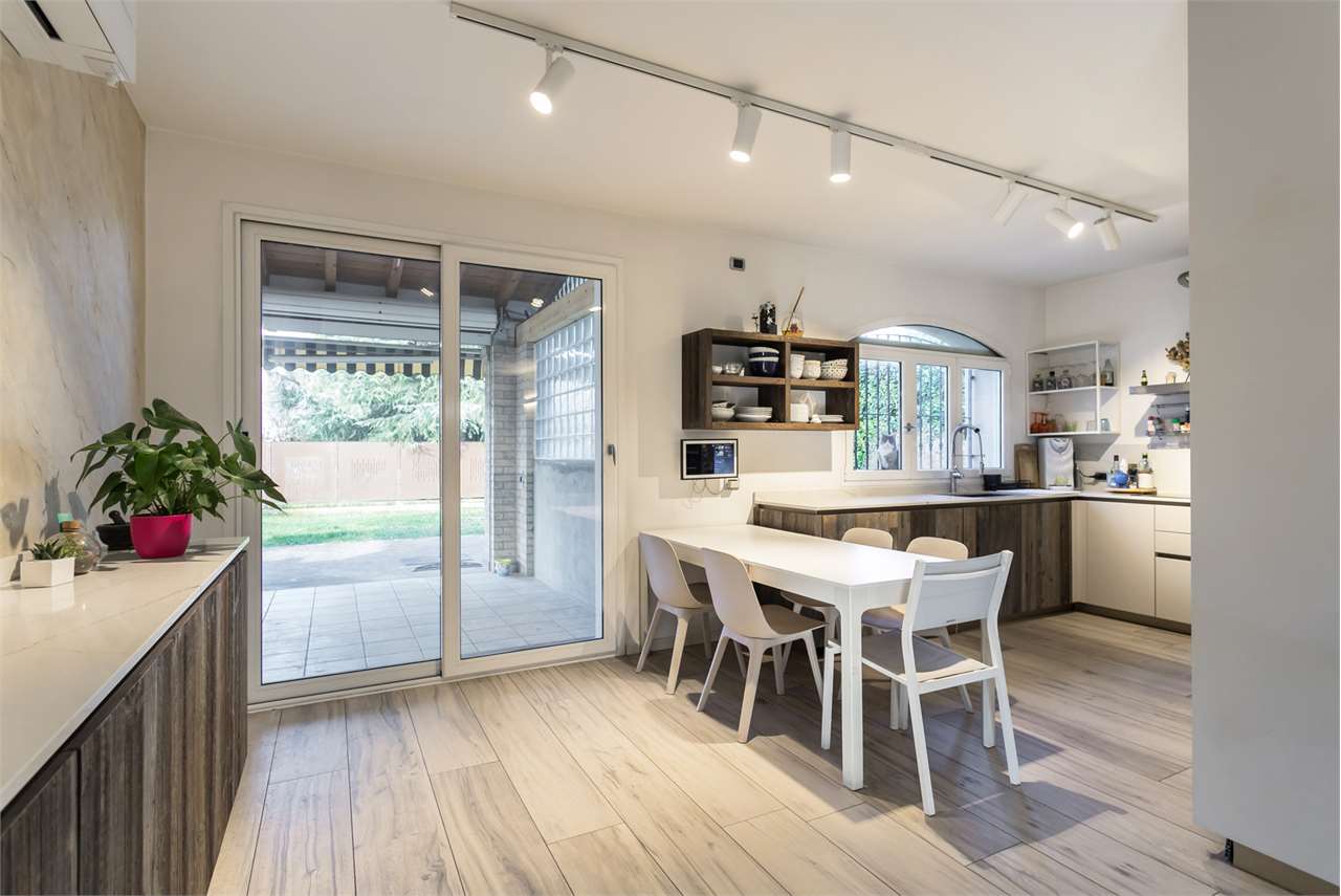 VENDITA Villa, Busnago, 450.000 Euro