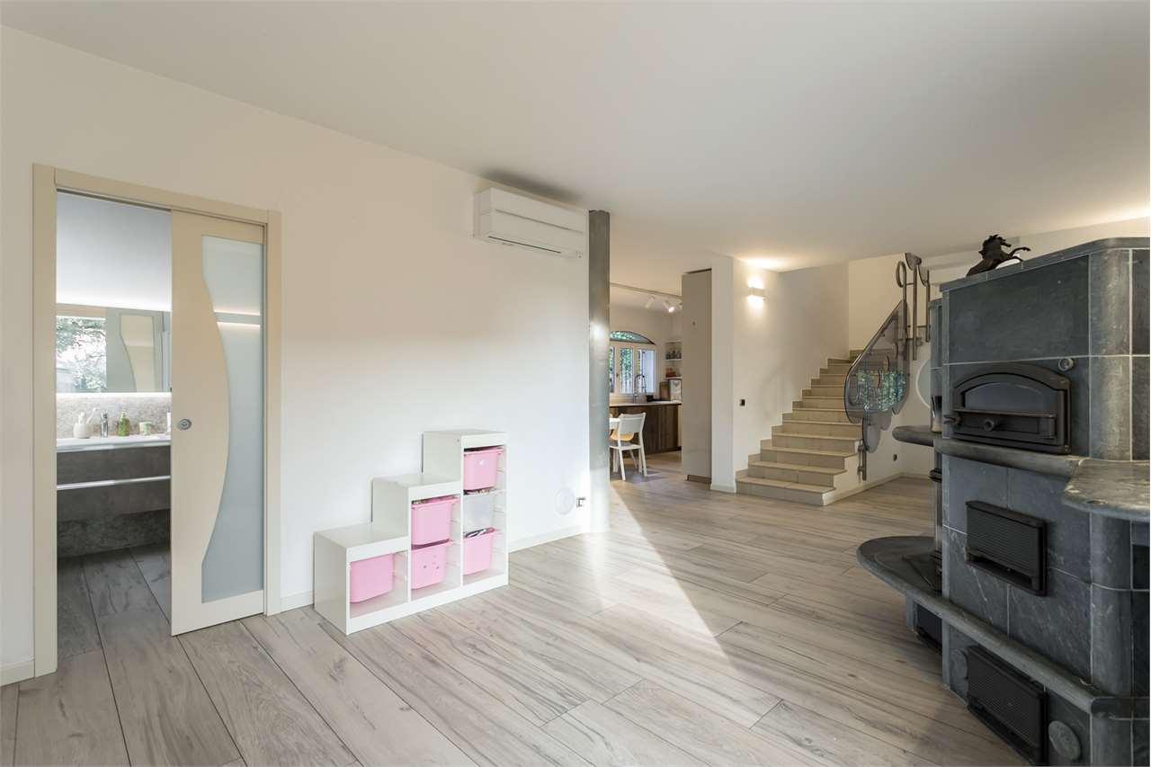 VENDITA Villa, Busnago, 450.000 Euro