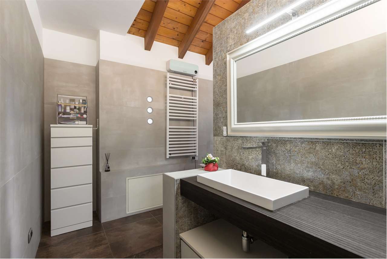 VENDITA Villa, Busnago, 450.000 Euro