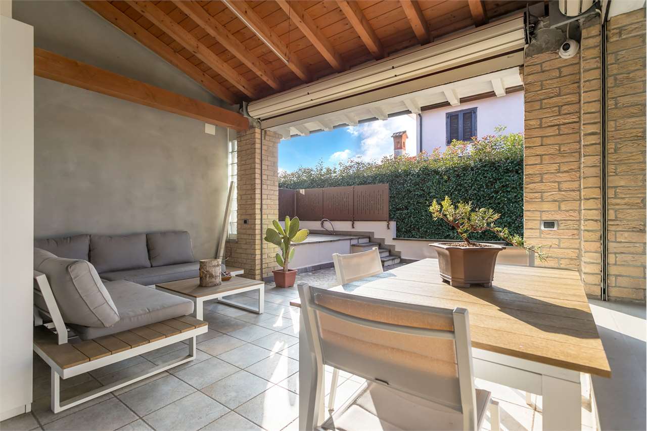 VENDITA Villa, Busnago, 450.000 Euro