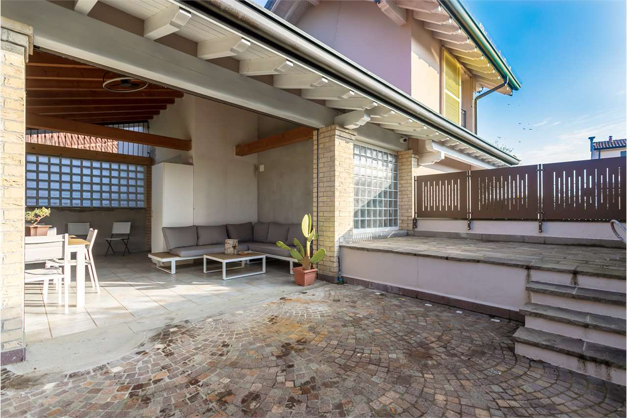 VENDITA Villa, Busnago, 450.000 Euro