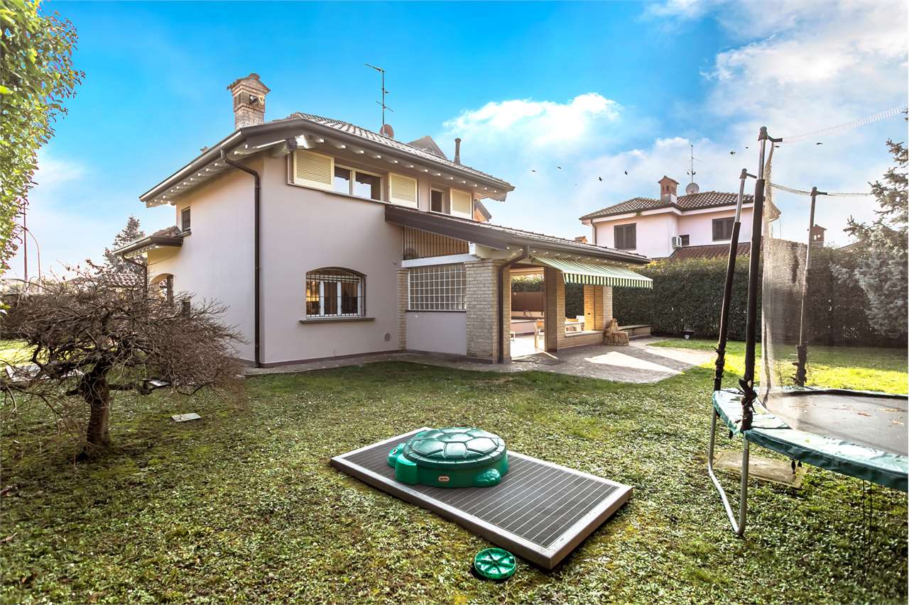 VENDITA Villa, Busnago, 450.000 Euro